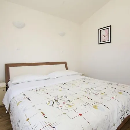 In Rogoznica With Terrace, Air Conditioning, Wi-fi Apartamento Rogoznica (Sibenik-Knin)