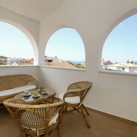 In Rogoznica With Terrace, Air Conditioning, Wi-fi Apartamento Rogoznica (Sibenik-Knin)