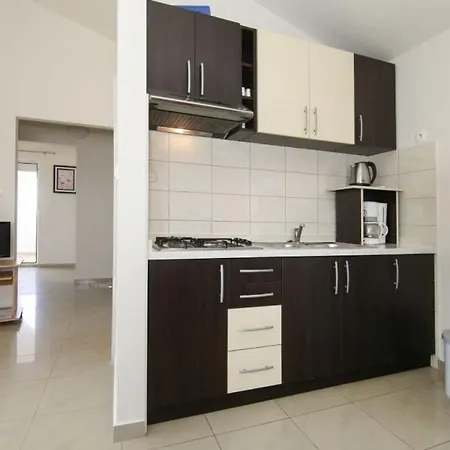In Rogoznica With Terrace, Air Conditioning, Wi-fi Apartamento Rogoznica (Sibenik-Knin)