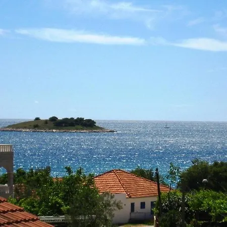 In Rogoznica With Terrace, Air Conditioning, Wi-fi Apartamento Rogoznica (Sibenik-Knin)