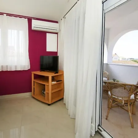 Apartamento In Rogoznica With Terrace, Air Conditioning, Wi-fi