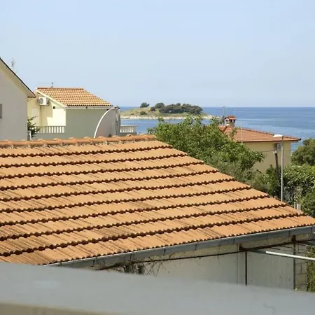 Apartamento In Rogoznica With Terrace, Air Conditioning, Wi-fi